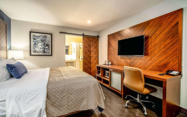 818 Hotel + Pool, an Ascend Hotel Collection Member