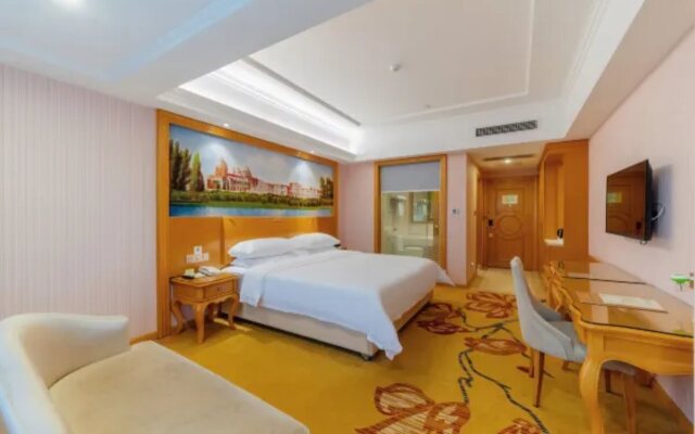 Vienna Hotel (Huizhou Zhongkai High-speed Railway Station Green Fairy Tale Branch)