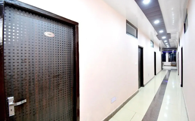 Oyo 42945 Surya Hotel