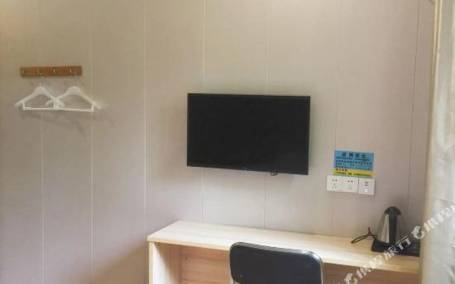 Shanghai Qingpu Ruyi Hotel (Huijin Road Subway Station)