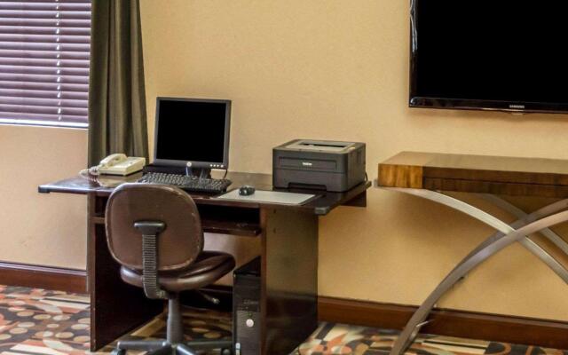 Comfort Inn & Suites Cincinnati Eastgate