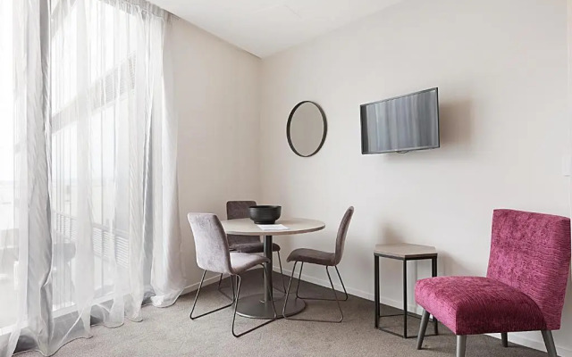 Ramada Suites By Wyndham Victoria Street West