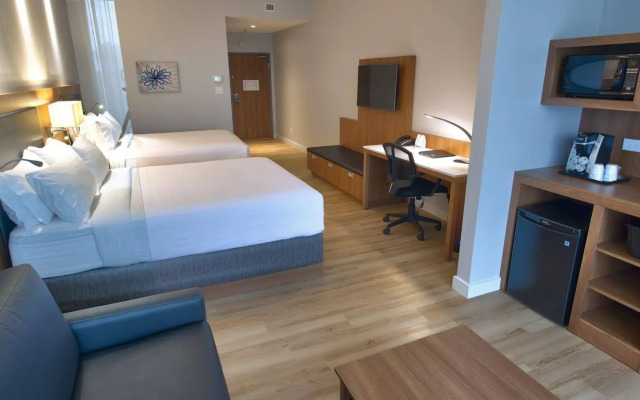 Holiday Inn Express & Suites Vaudreuil by IHG