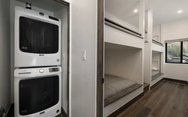 Scenic Perch 2 Bedroom Home