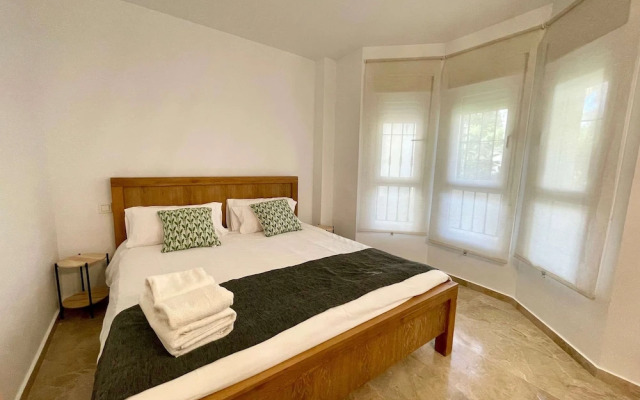 Modern 3 Bedroom Pool Access Apartment F-7