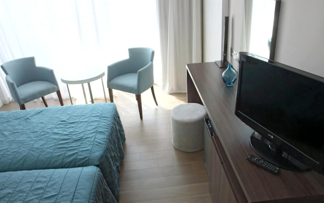 Sun Hall Beach Hotel Apts.