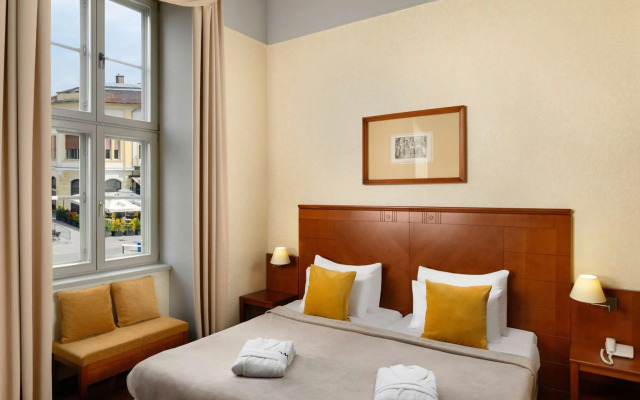 Отель Mercure Szekesfehervar Magyar Kiraly Hotel