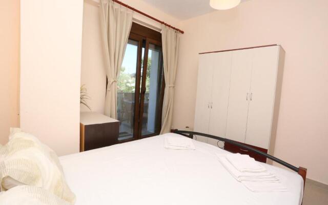 Villa Argo 2 - Beachfront, Big gardens, Location!