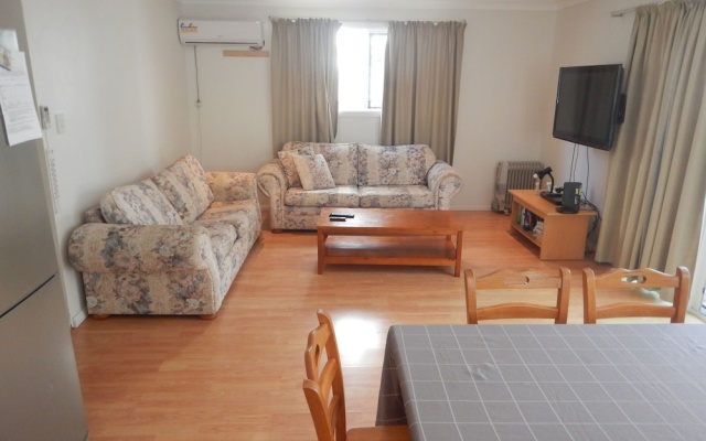 Charming, Private 3-Bedroom Cottage By The Bay – Guest Rooms – Brisbane