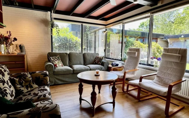 Amazing Bungalow With Sunny Garden