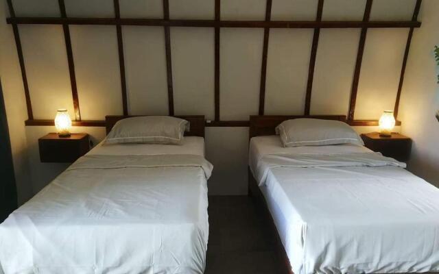 Gino's Place - Bungalows and Restaurant