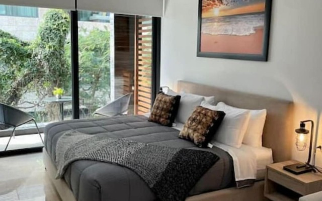 Apartments near 5th Avenue with Rooftop Ocean View