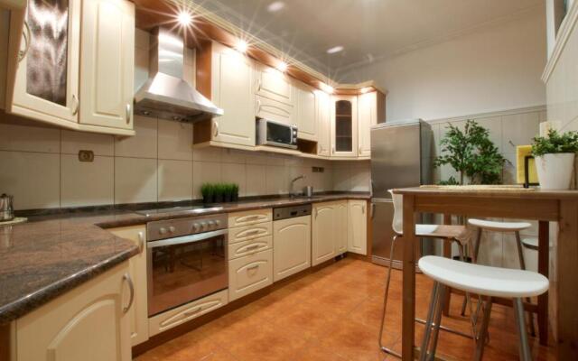 Luxury Apartment by Hi5 - Lovag Suites