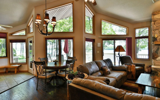 Cheif Lake Lodge 4 Bedroom Home by RedAwning