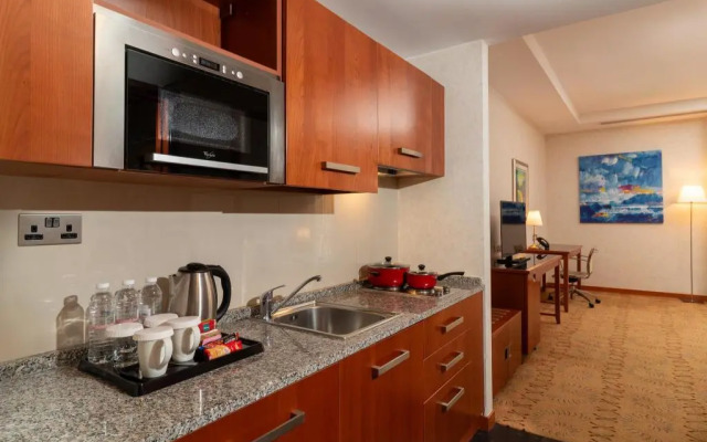 Holiday Inn Suites Kuwait Salmiya