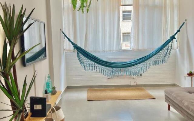 Copacabana Beach! Aconchegante apartamento na quadra da praia.