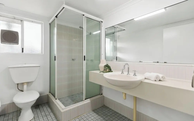 Cairns Tropical Bliss Swim In - Out Apt