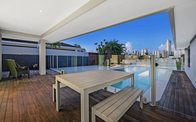 Sunrise Executive 5 Bedroom Home