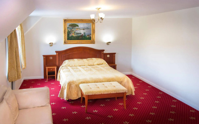 The Sharnbrook Hotel