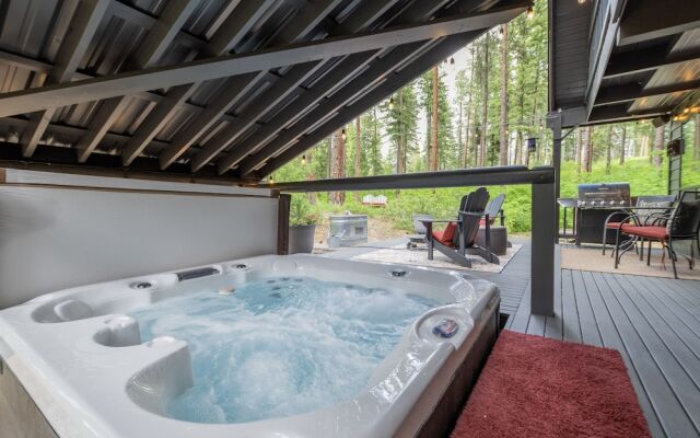 Thyme Out 2 Bedroom Home by NW Comfy Cabins by RedAwning