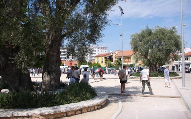 GORGEOUS APT with TERRACE, ELEVATOR, AC, FREE PARKING