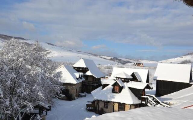 Ethno Village Babici And Hotel Rostovo