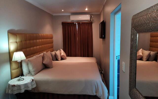 Savoy Lodge Cape Town