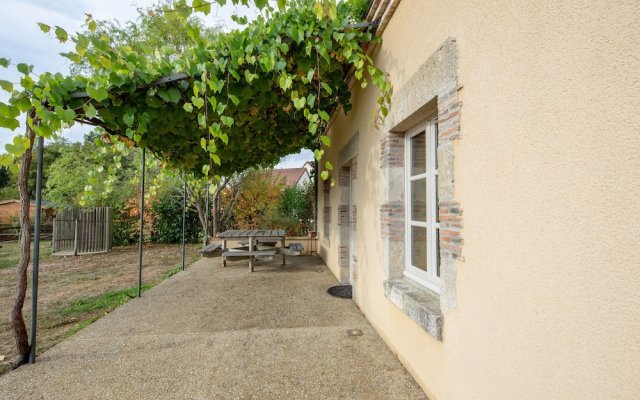 Fine Holiday Home in the Surroundings of Vitry-aux-loges Near Large Swimming Lake
