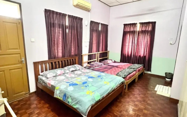 Teratai Homestay Batu Buruk