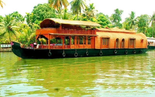 Indraprastham Houseboat