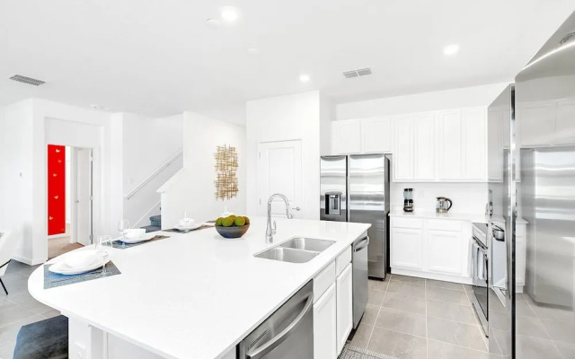 UpstaySleeps20ThemeRoomsPoolHotTubTheatr