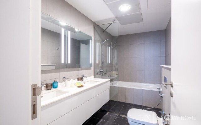 LUX Holiday Home - Royal Bay 1