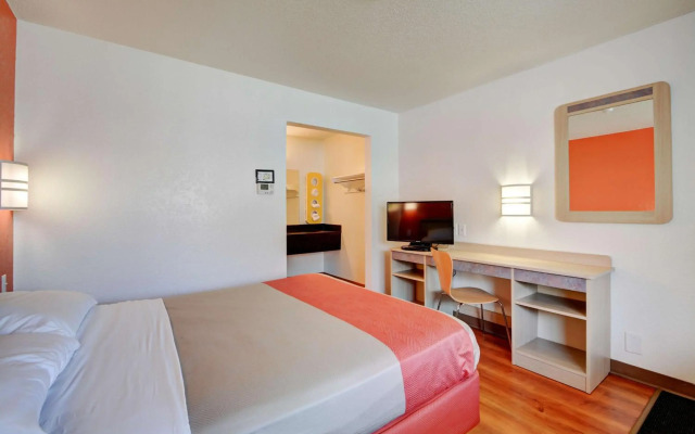 Motel 6 Southington, CT - Hartford