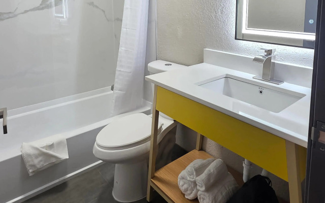 Days Inn by Wyndham Waukegan