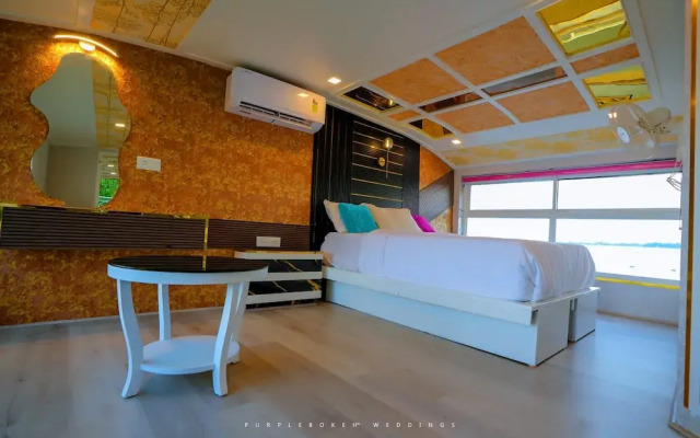Sreekrishna Houseboat