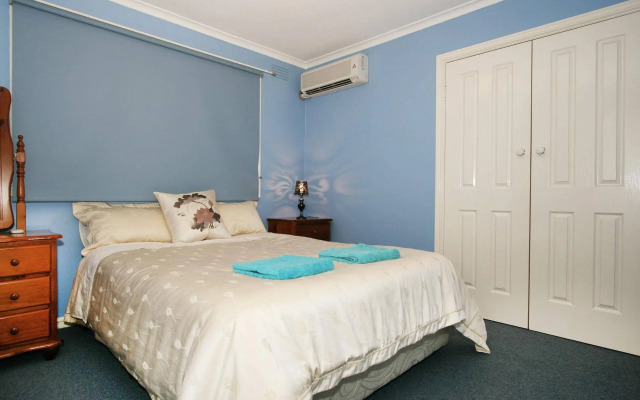 Roseland Holiday House