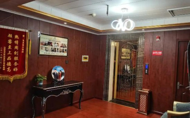 Hot Spring Holiday Hotel