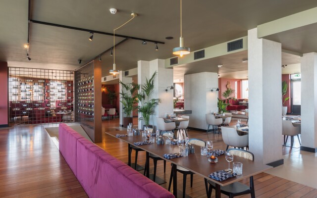 Leonardo Hotel IJmuiden Seaport Beach