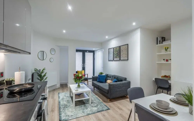 Modern 1 bed Apartment in Central Solihull