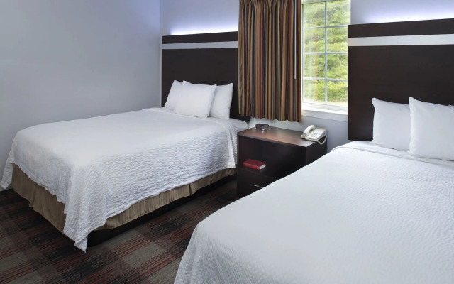 Luxbury Inn & Suites