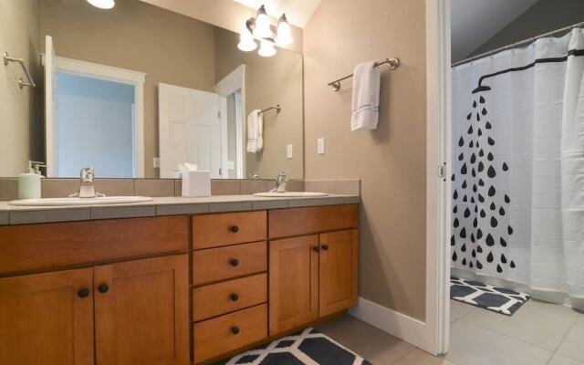 Seattle Vacation Home: Off The Wall