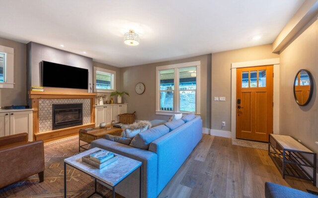 Ava's Castle 2 Bedroom Home by Redawning