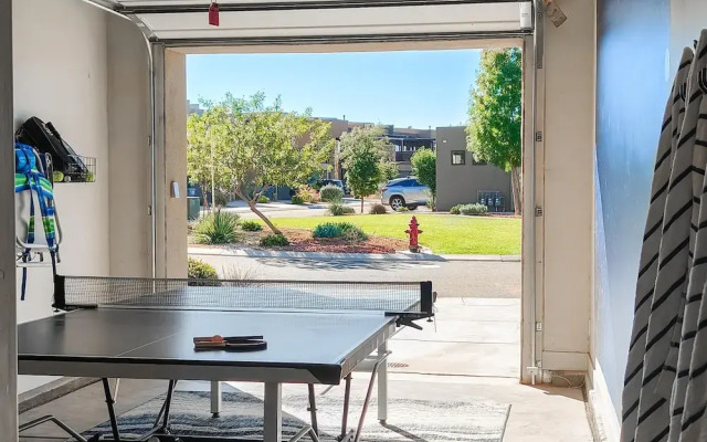 Stargazer Luxury Condo, Rooftop Views, Private Hot Tub
