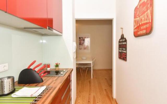 Almada Apartments 468