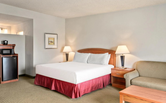 Golden Sails Hotel