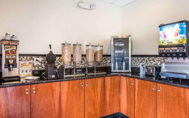 Hamden Hotel and Suites – Hamden New Haven