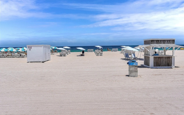 Deco South Of Fifth Beach Access