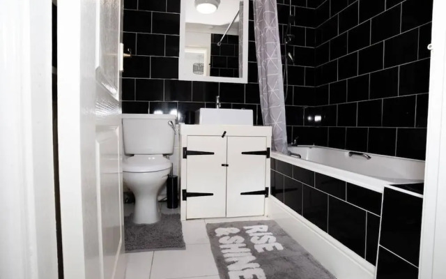 Lovely 2bedroom Home in Haydock With Free Parking
