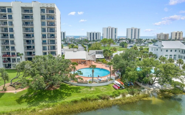 Shipwatch Riverside E104