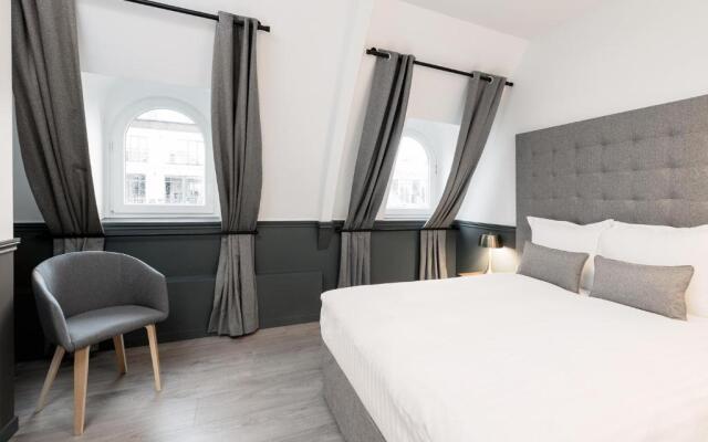 Luxury 2 Bedrooms Le Louvre I by Livinparis